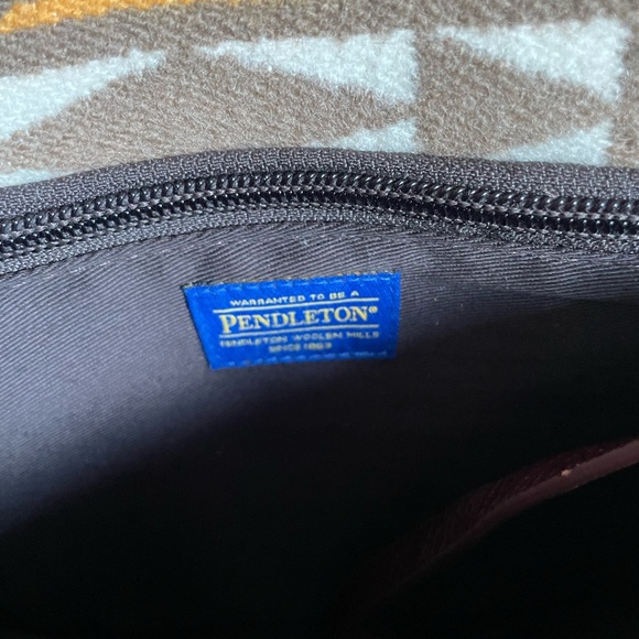 Pendleton Brown Leather Crossbody with Geometric Pattern - Picture 4 of 6